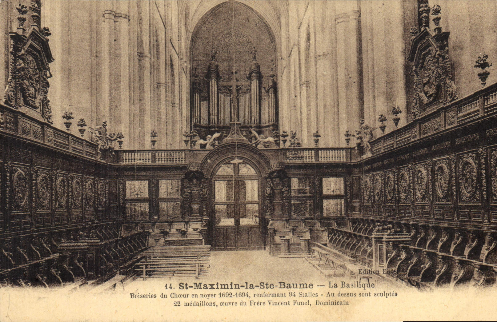 CPA St Maximin la Ste Baume La Basilique Boiseries du Choeur en noyer 1692 1694 Orgue