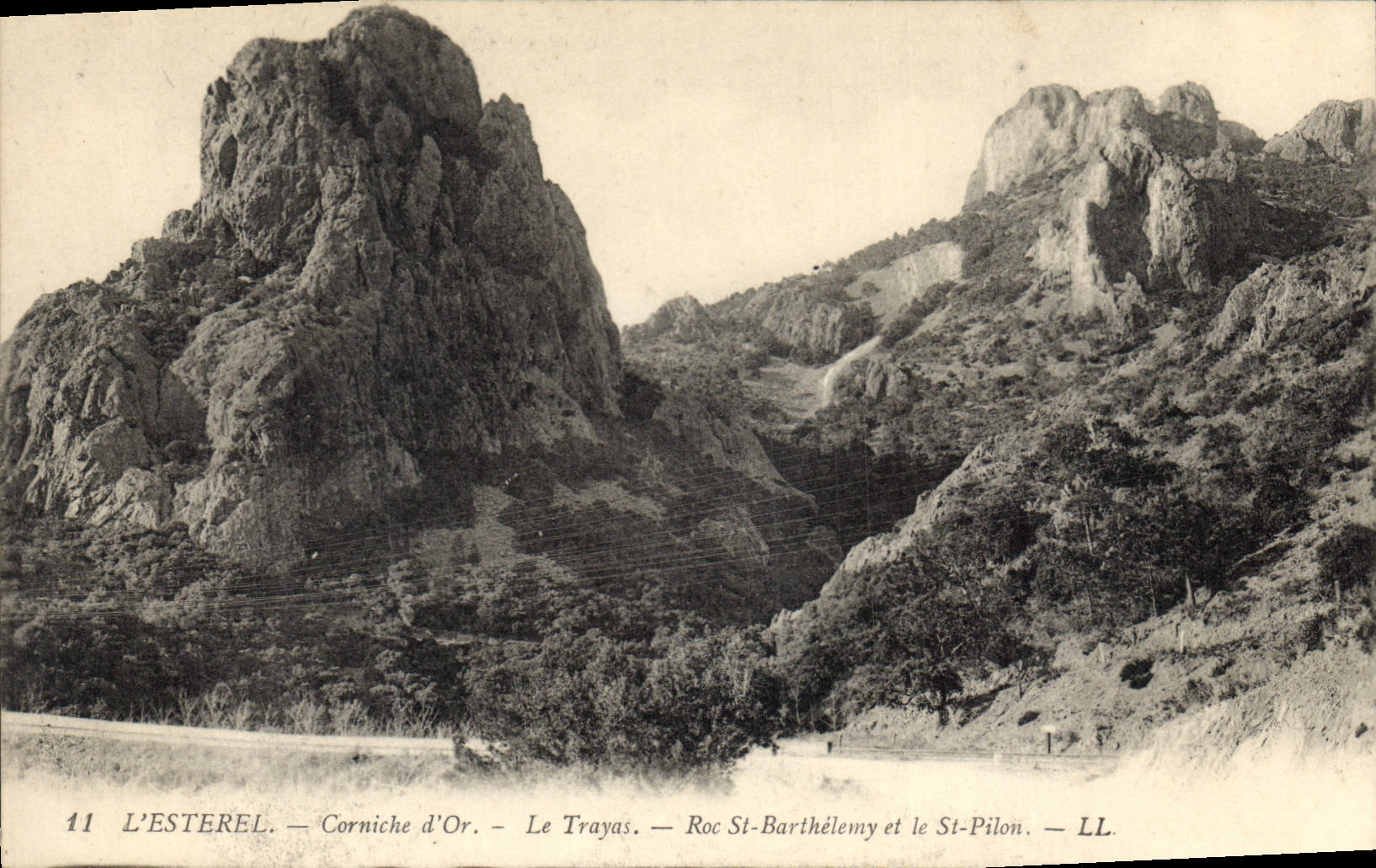 CPA l'Esterel Corniche d'Or Le Trayas Roc St Barthelemy et le St Pilon 