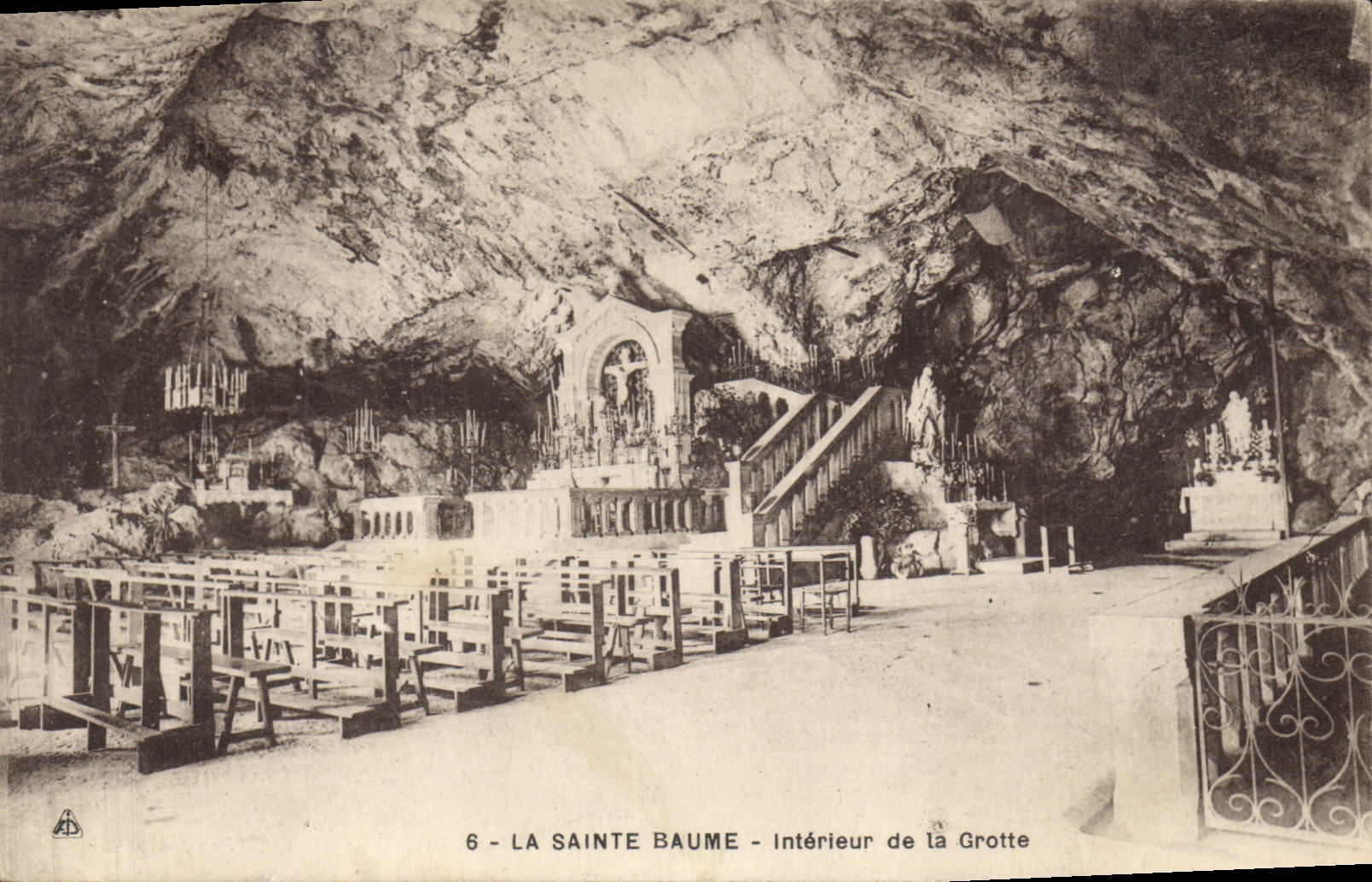 CPA La Sainte Baume Interieur de la Grotte 