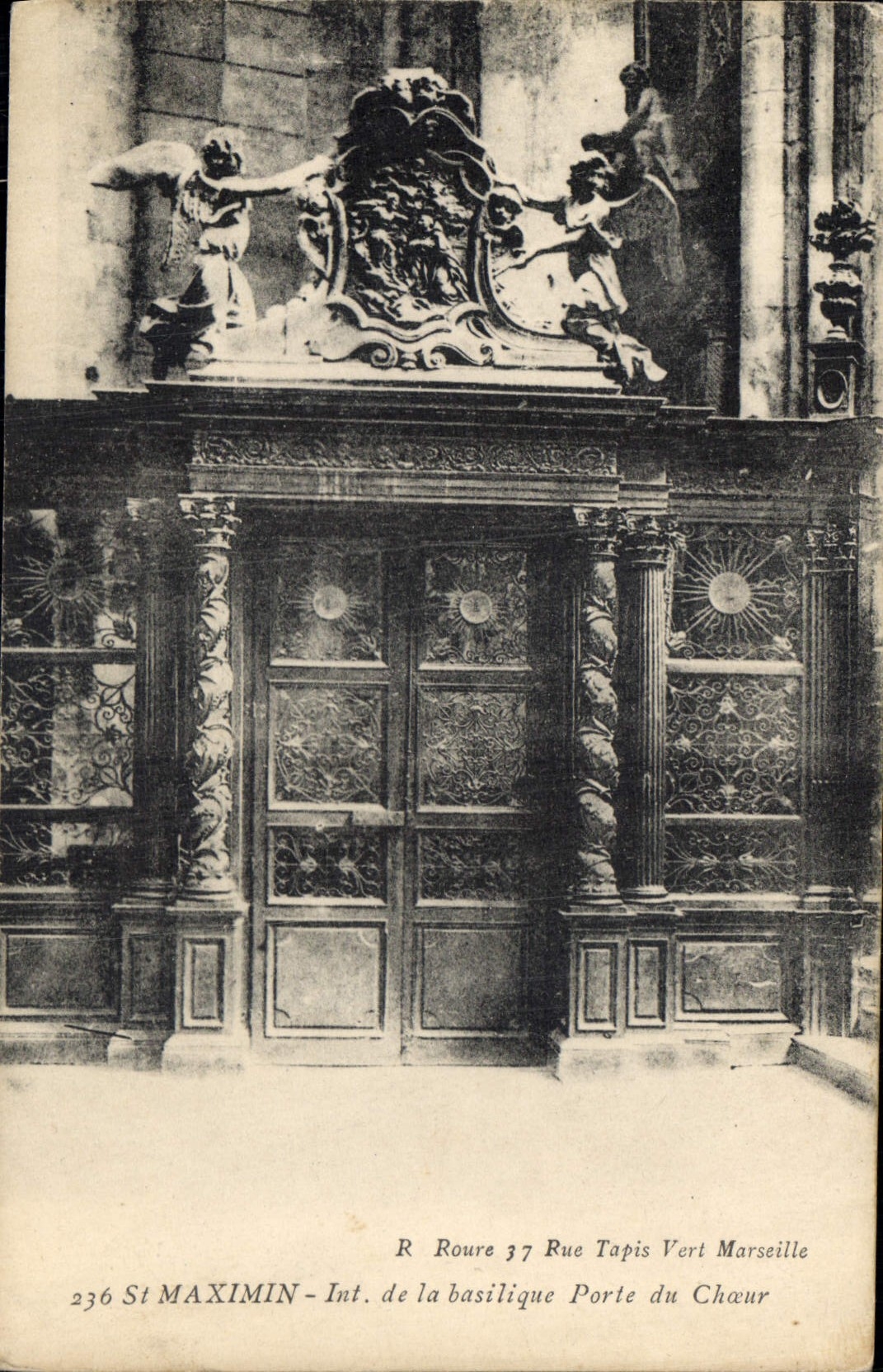 CPA St Maximin Int de la basilique Porte du Choeur 