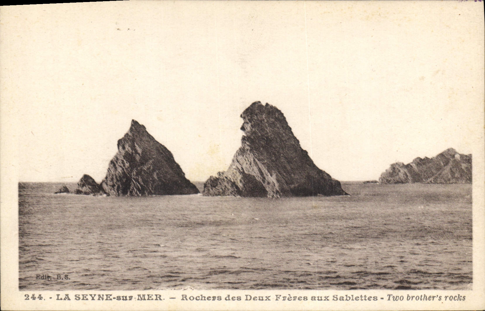 CPA La Seyne sur Mer Rochers des Deux Freres aux Sablettes