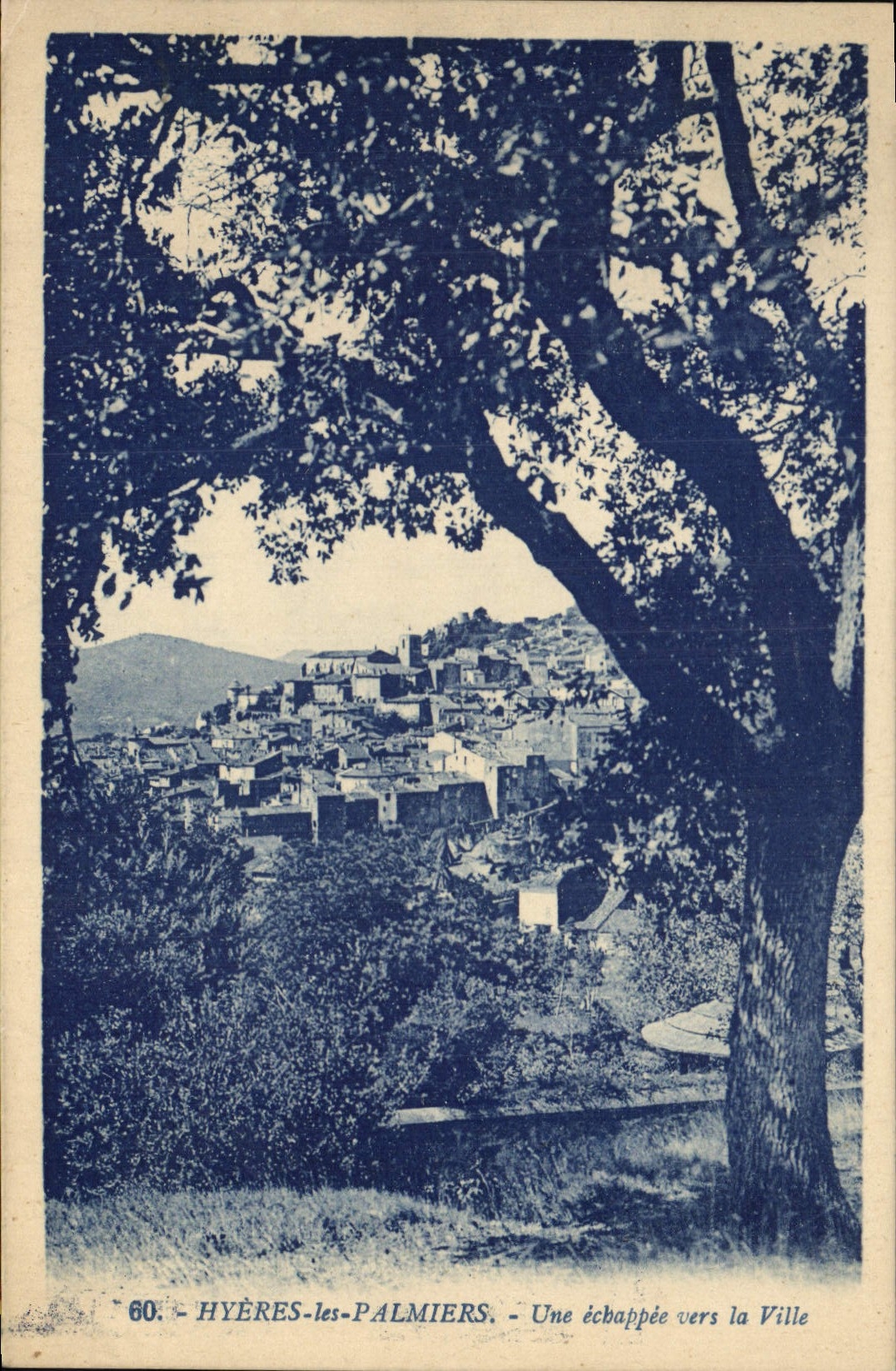 CPA Hyeres les Palmiers Une echappee vers la Ville