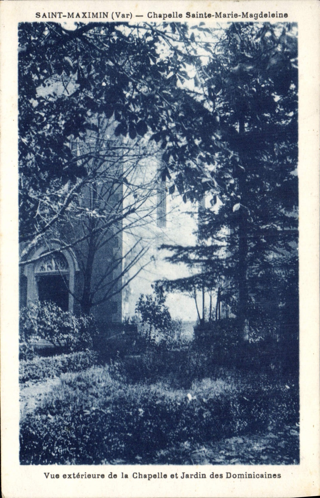 CPA Saint Maximin Var Chapelle Sainte Marie Magdeleine Vue exterieure de la Chapelle et Jardin des D