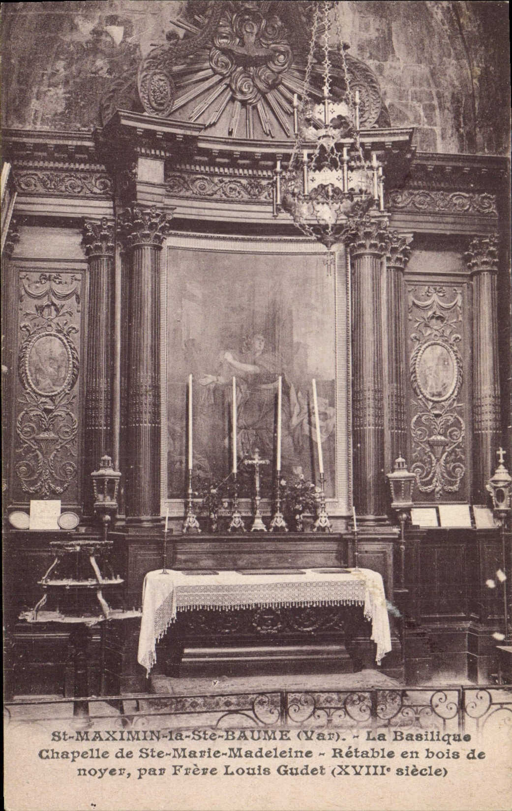 CPA St Maximin la Ste Baume Var La Baslique Chapelle de Ste Marie Magdelaine Retable en bois de noye