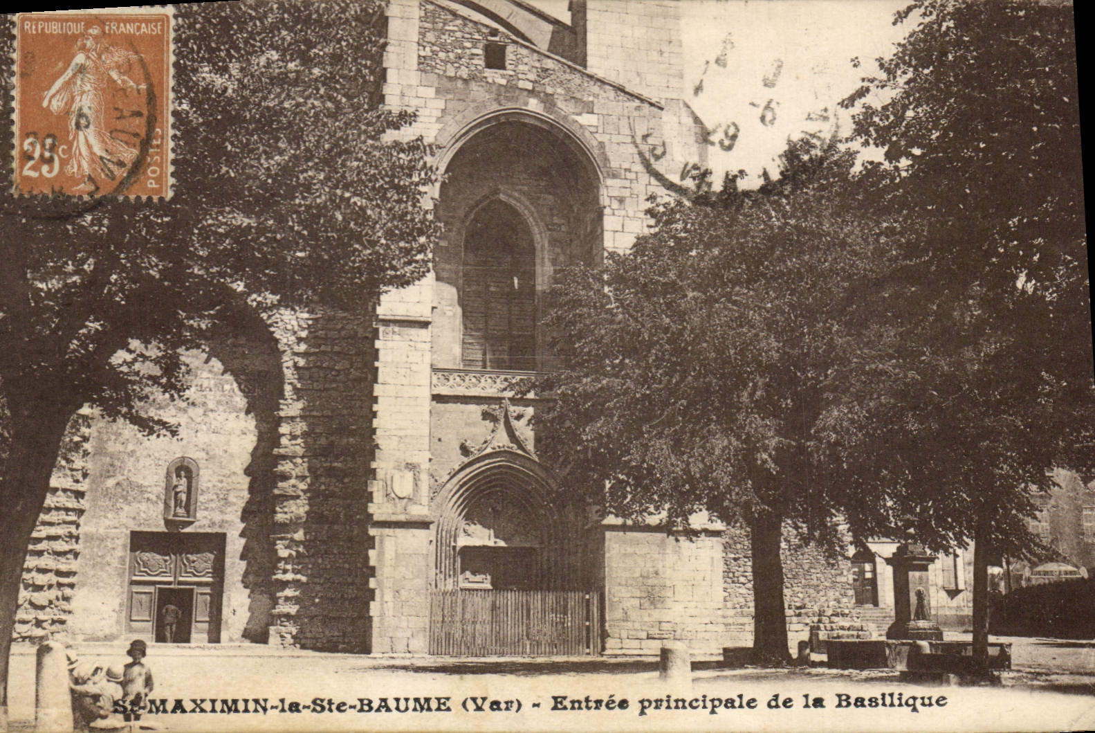 CPA St Maximin la Ste Baume Var Entree principale de la Basilique 