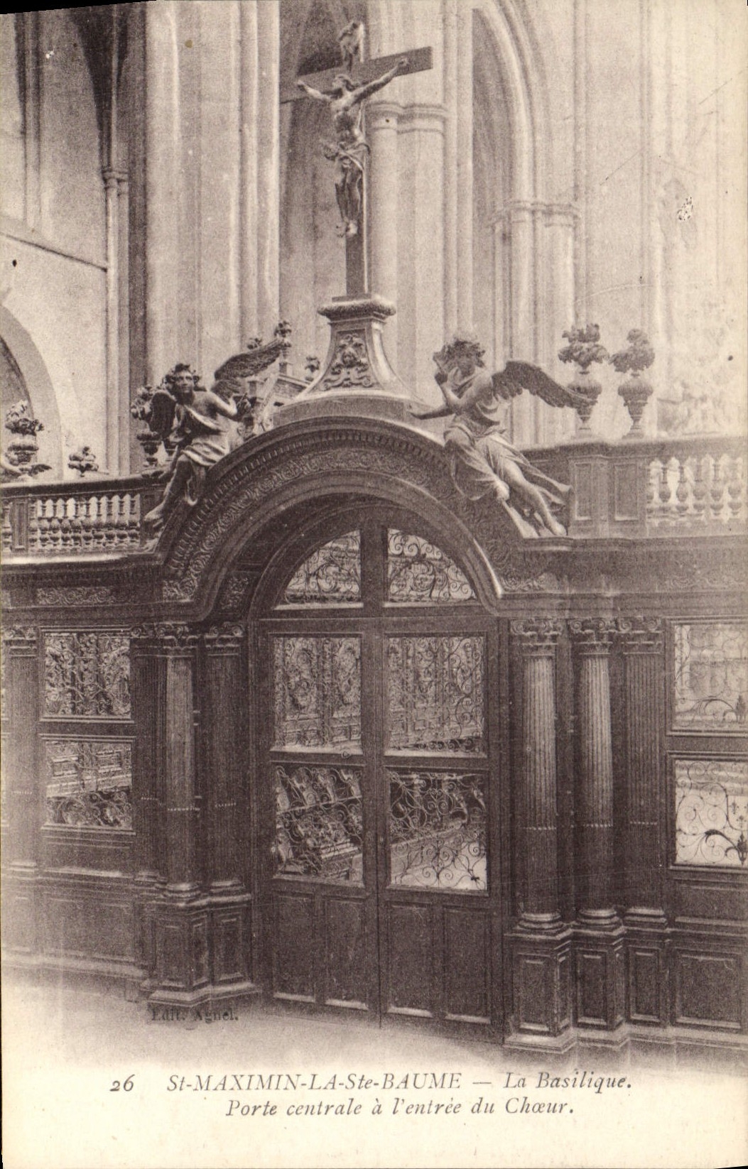 CPA St Maximin la Ste Baume La Basilique Porte centrale a l'entree du Choeur 