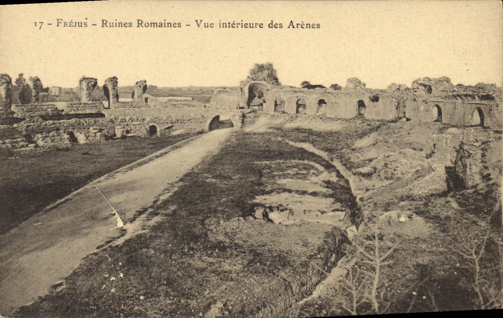 CPA Frejus Ruines Romaines Vue interieure des Arenes