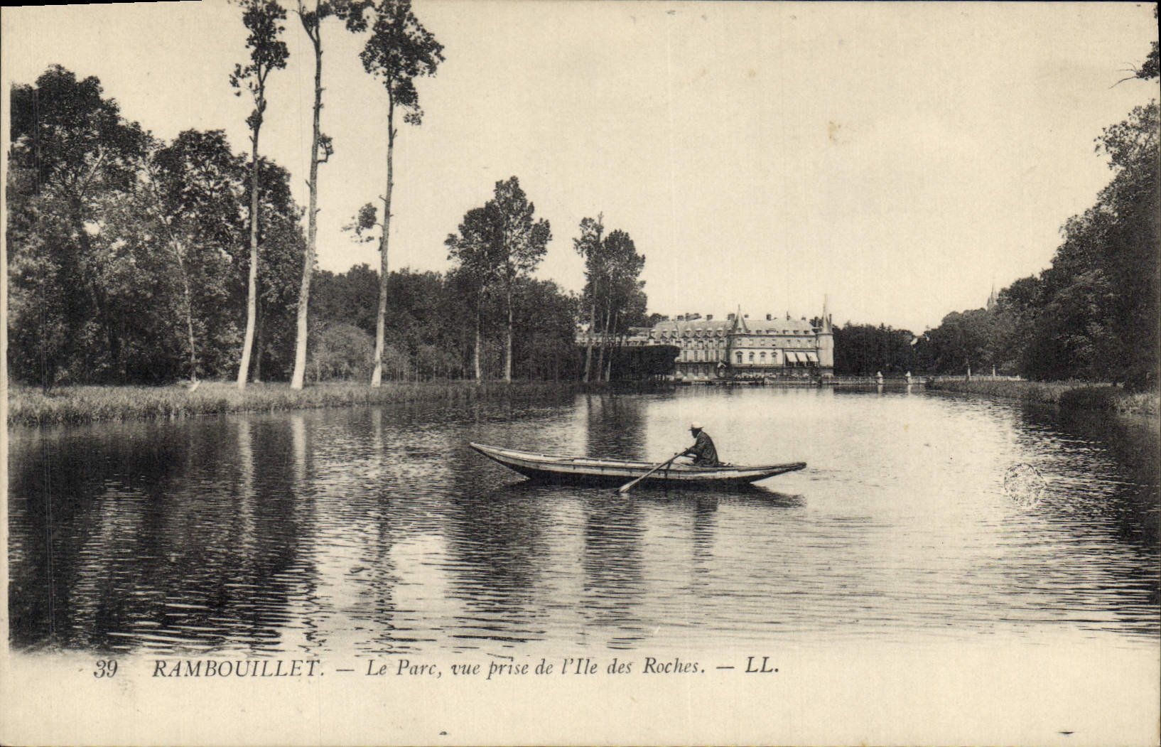 CPA Rambouillet Le Parc vue prise de l'lle des Roches