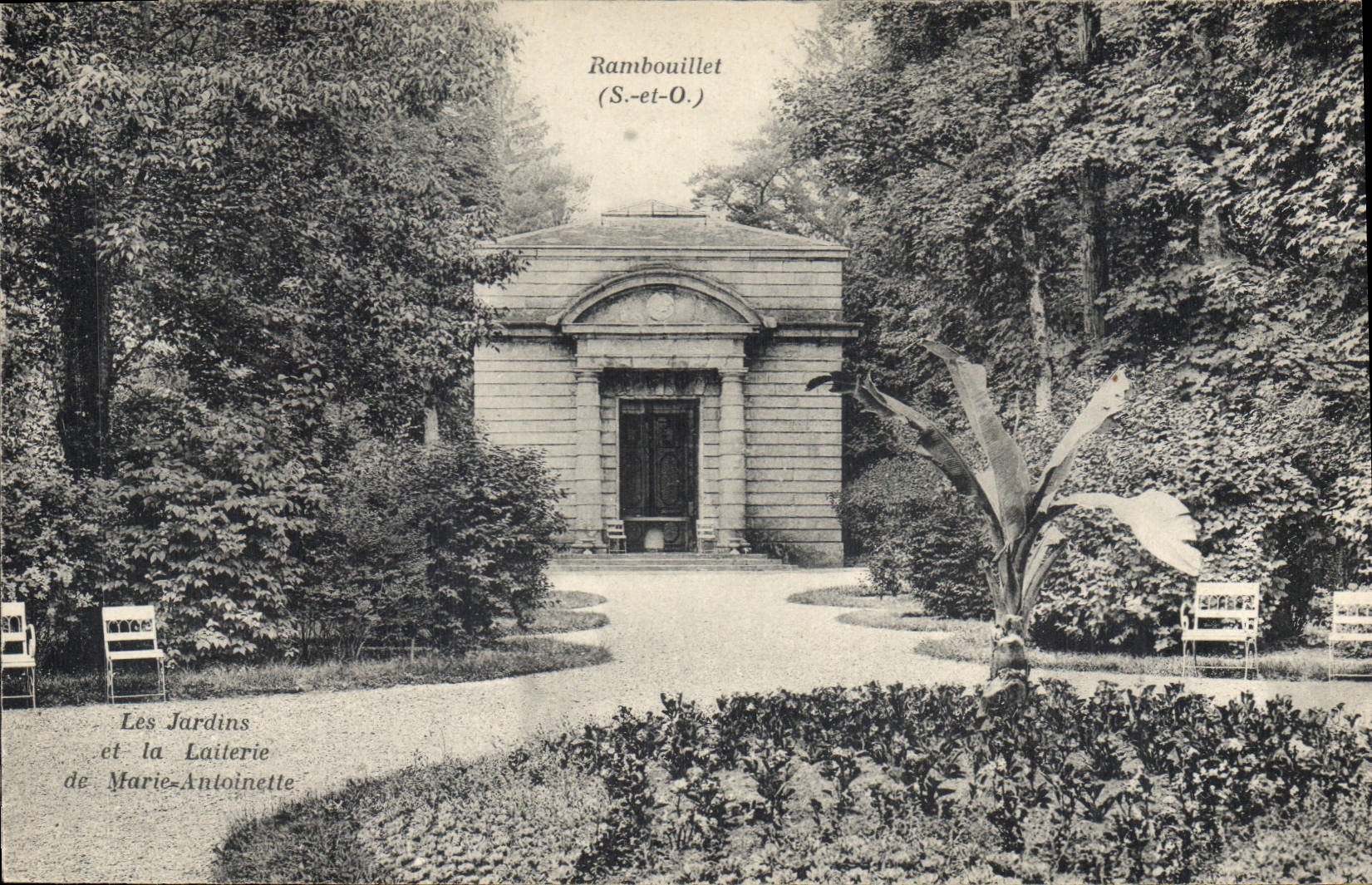 CPA Rambouillet S et O Les Jardins et la Laiterie de Marie Antoinette