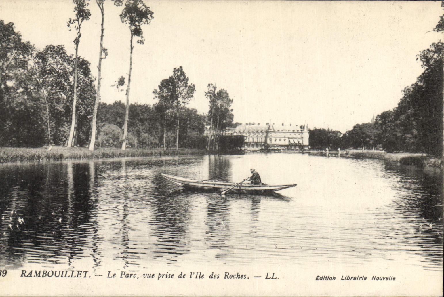 CPA Rambouillet Le Parc vue prise de l'lle des Roches