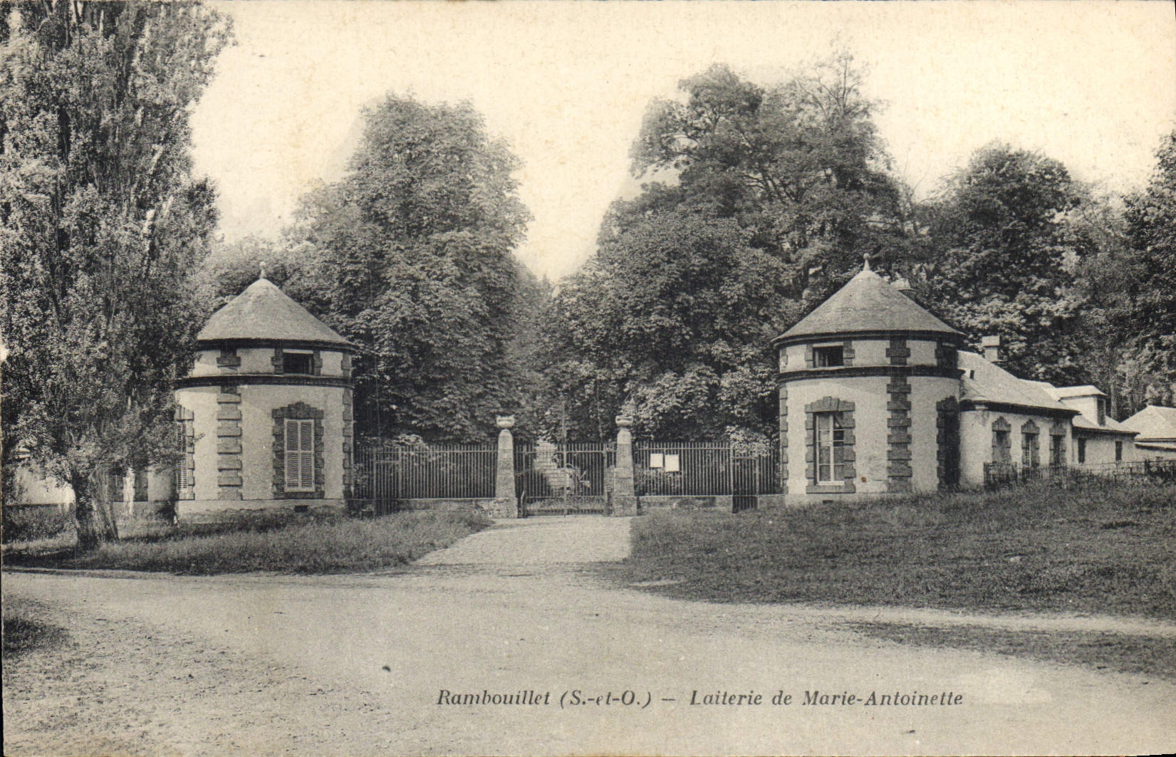 CPA Rambouillet S et O Laterie de Marie Antoinette