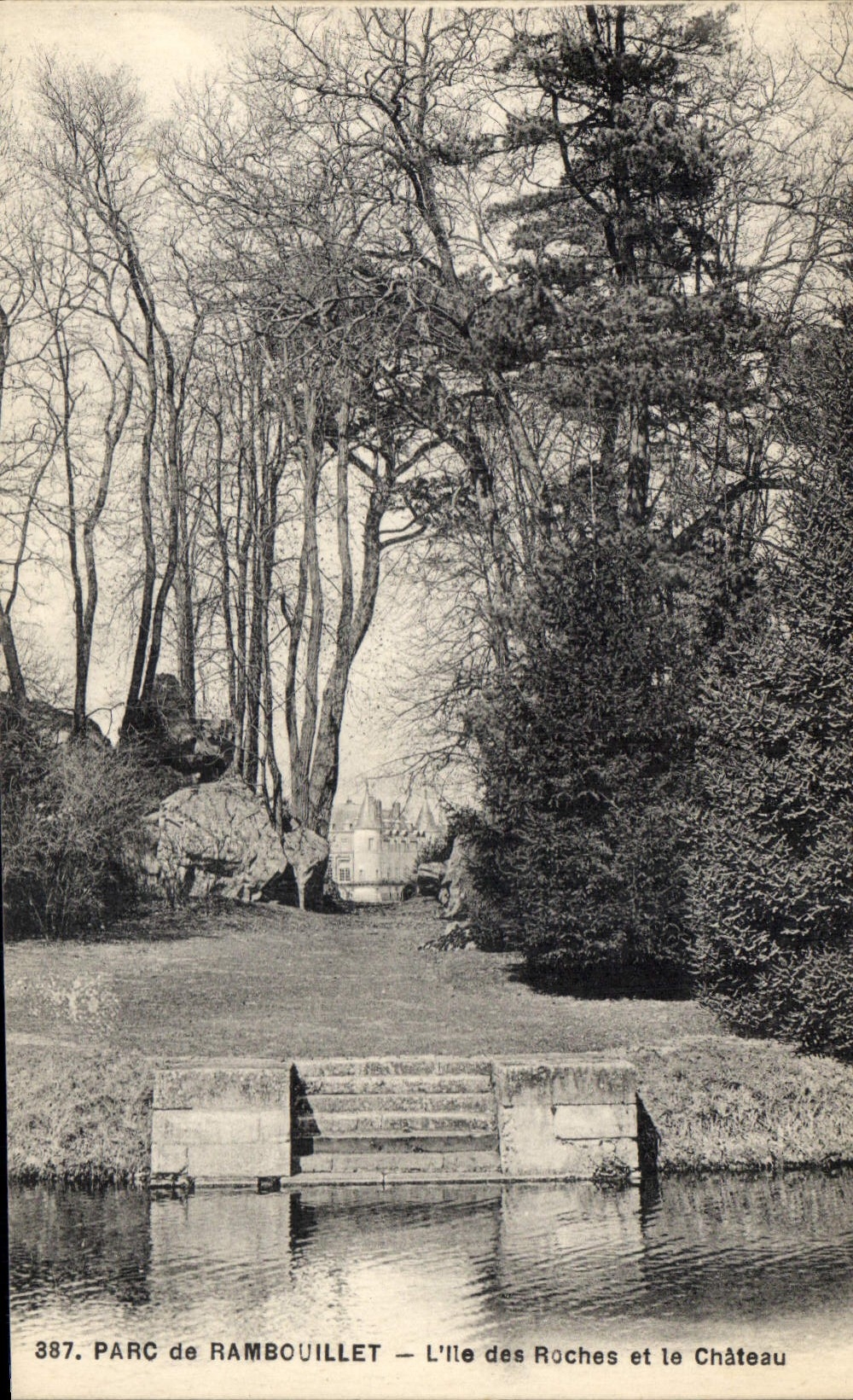 CPA Parc de Rambouillet L'lle des Roches et le Chateau