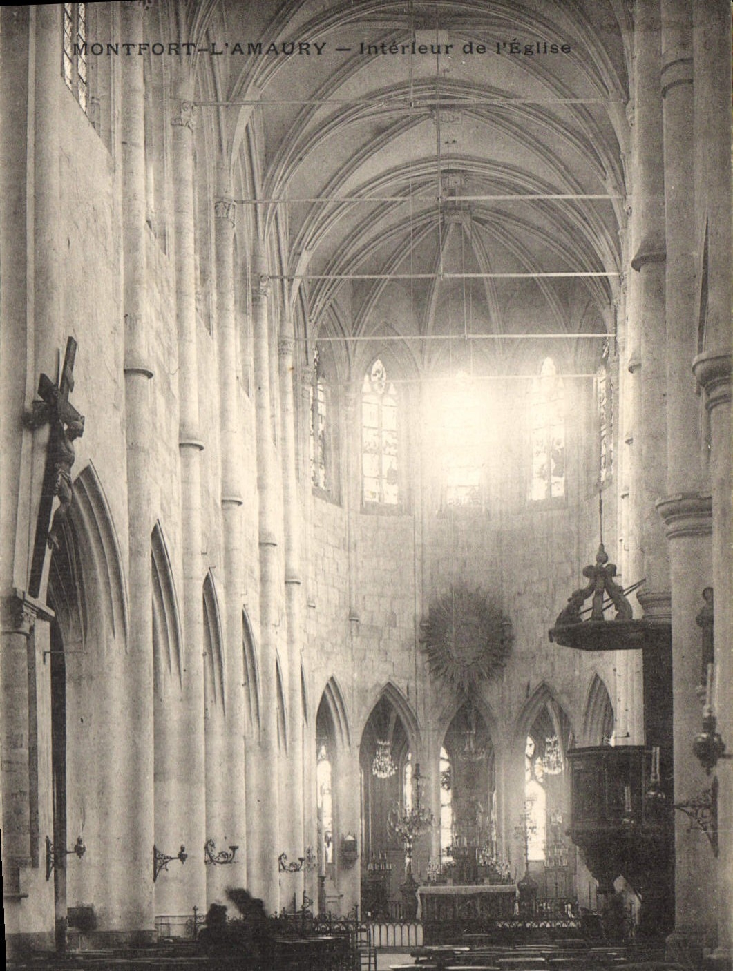 CPA Montfort l'Amaury Interieur de l'Eglise 