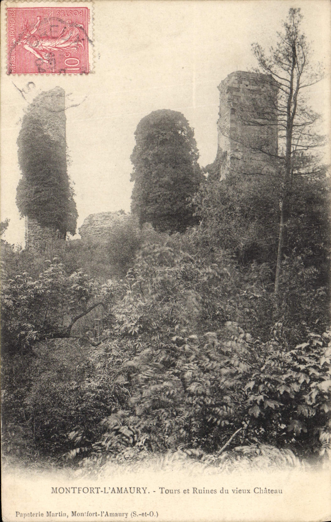 CPA Montfort l'Amaury Tours et Ruines du vieux Chateau 
