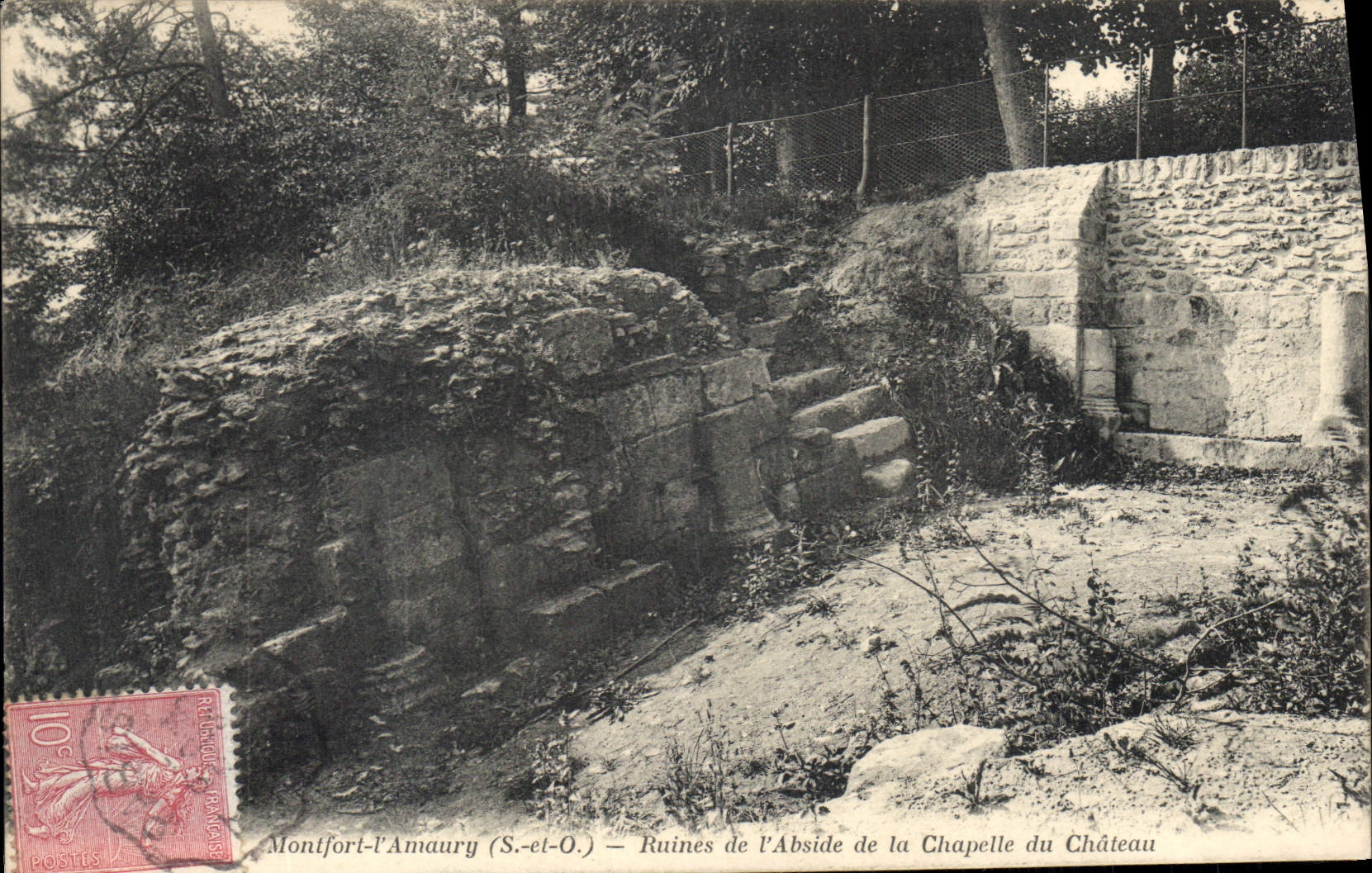CPA Montfort l'Amaury S et O Ruines de l'Abside de la Chapelle du Chateau