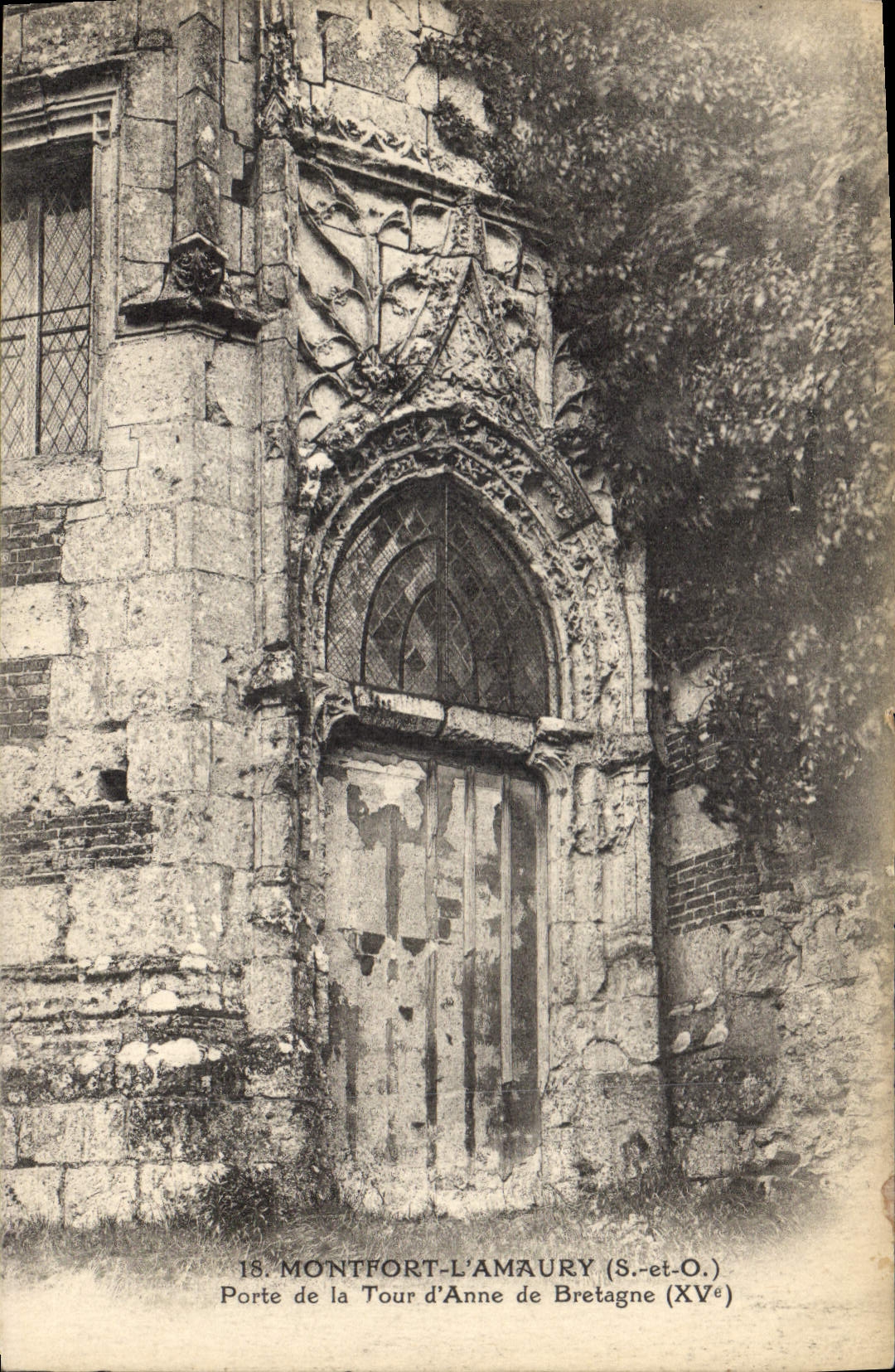 CPA Montfort l'Amaury S et O Porte de la tour d'Anne de Bretagne XV 