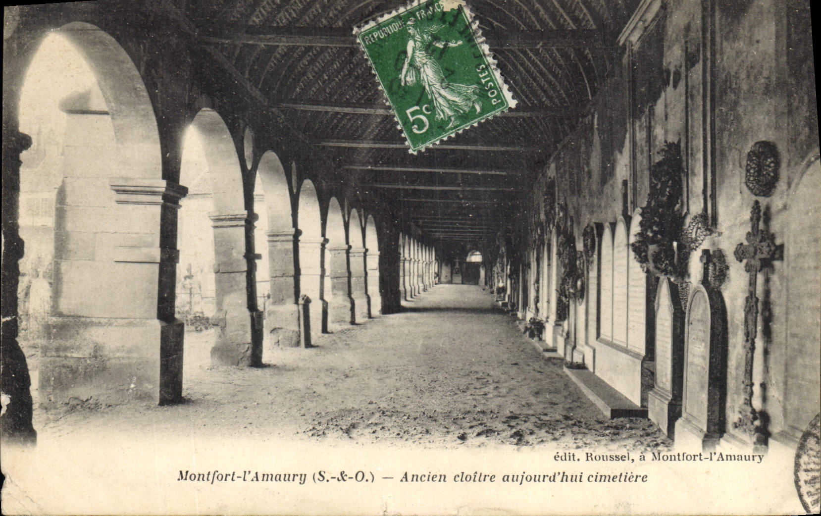 CPA Montfort l'Amaury S et O Ancien cloitre aufourd hui cimetiere