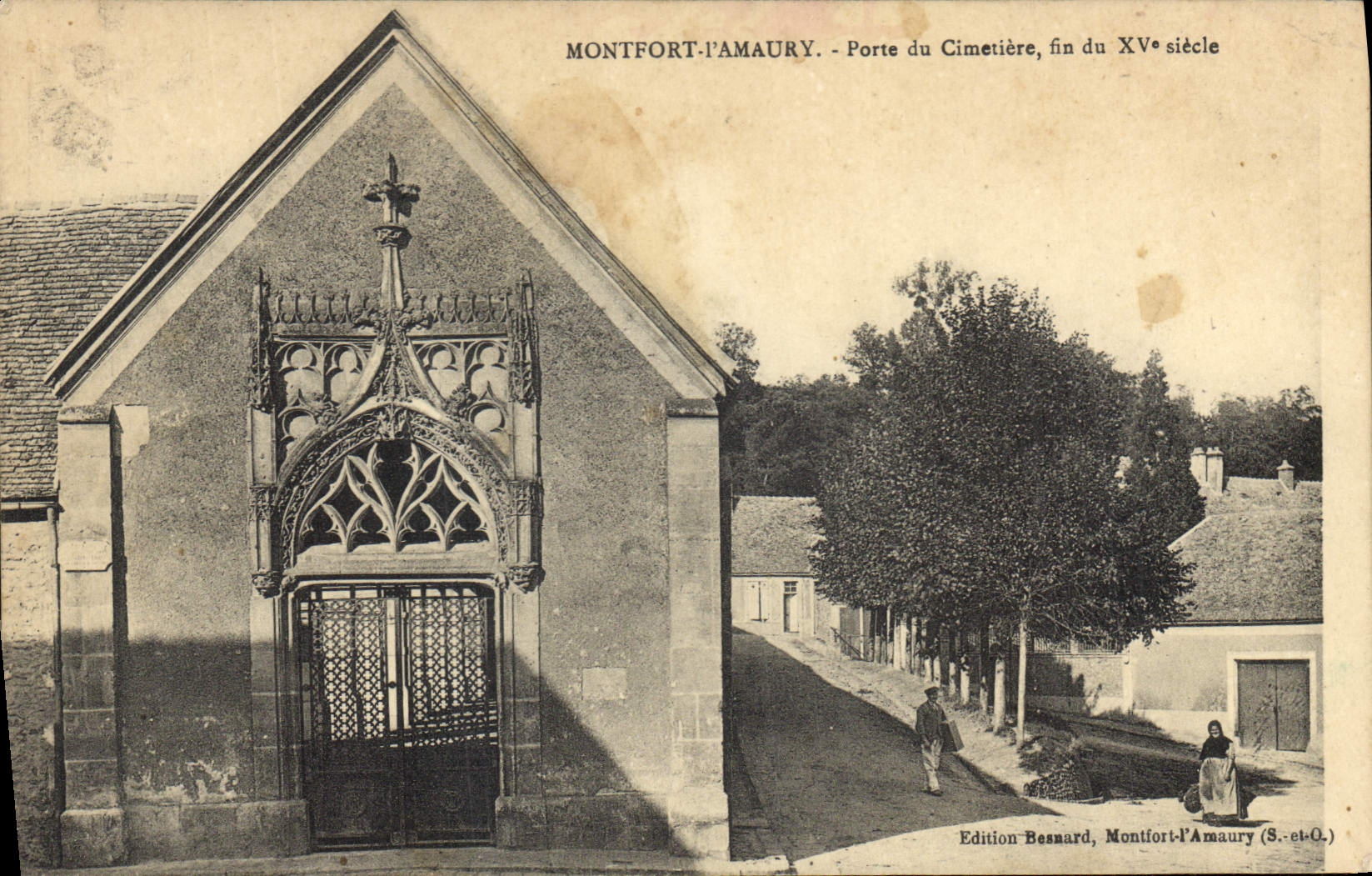 CPA Montfort l'Amaury Porte du Cimetere fin du XV siecle