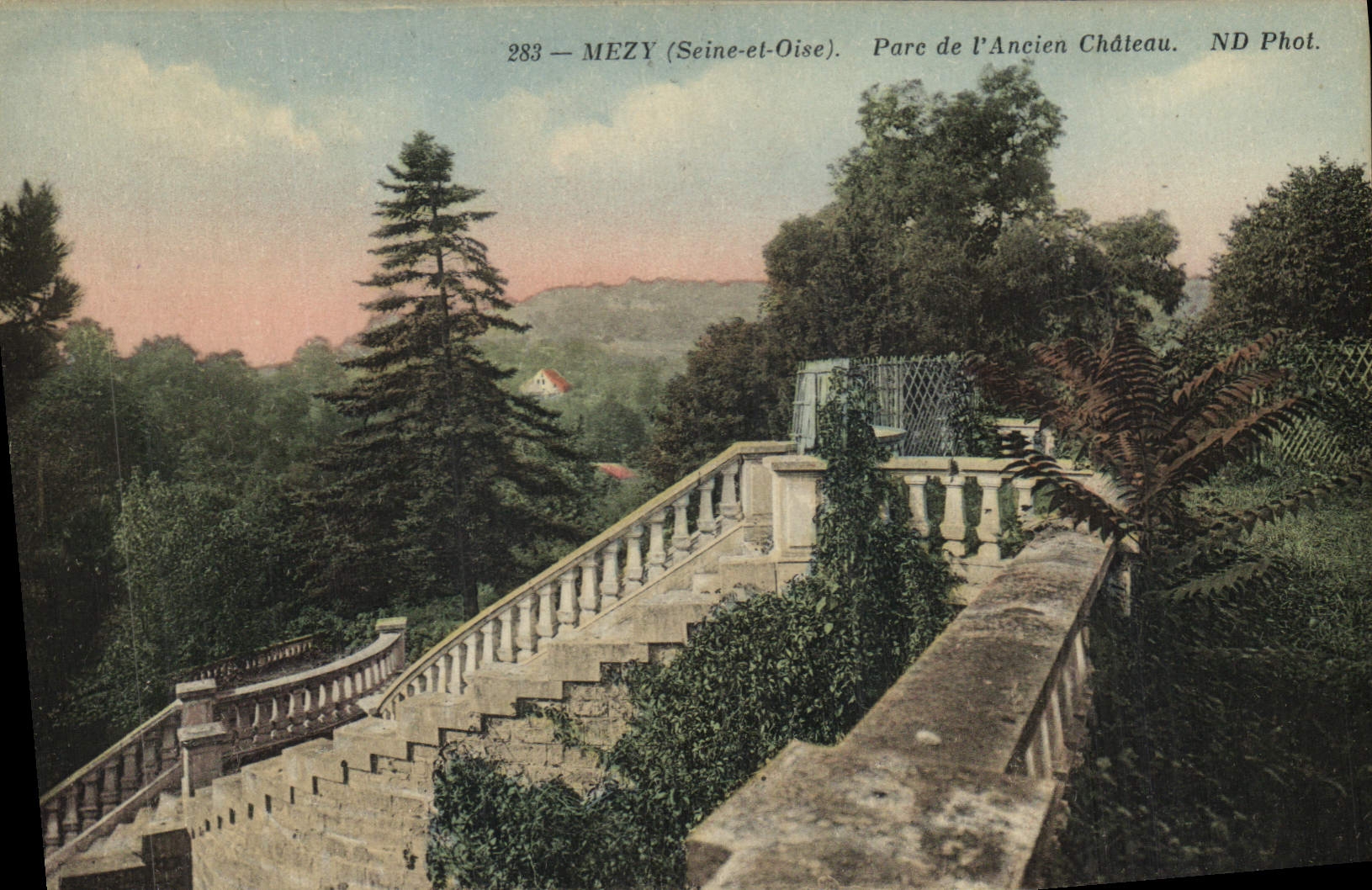 CPA Mezy Seinte et Oise Parc de l'Ancien Chateau