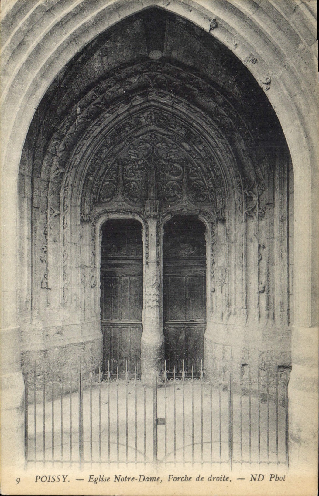 CPA Poissy Eglise Notre Dame Porche de droite