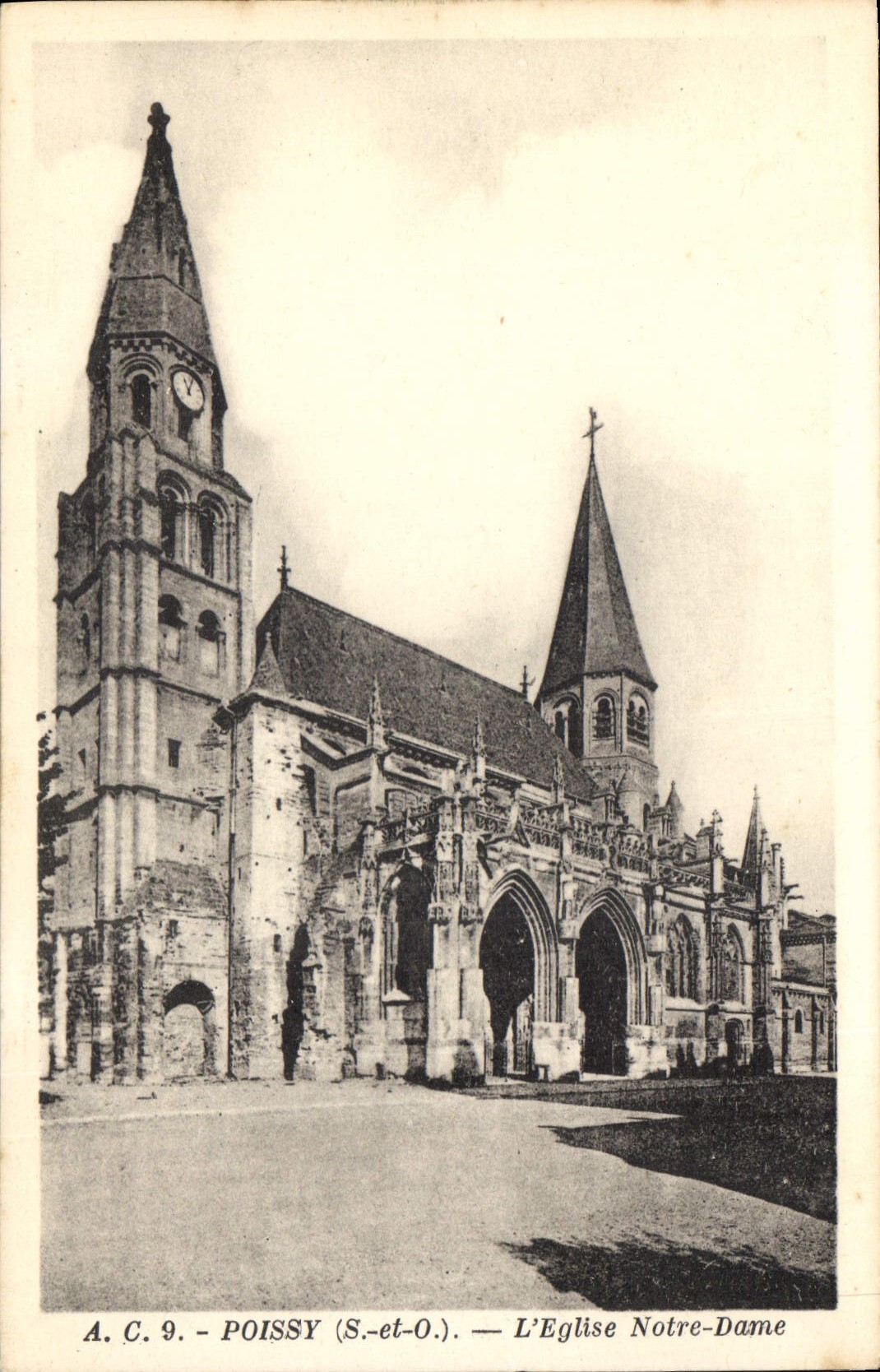CPA Poissy S et O L'Eglise Notre Dame 