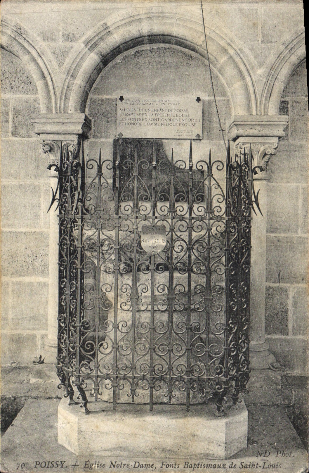 CPA Poissy Eglise Notre Dame Fonts Baptismaux de Saint Louis
