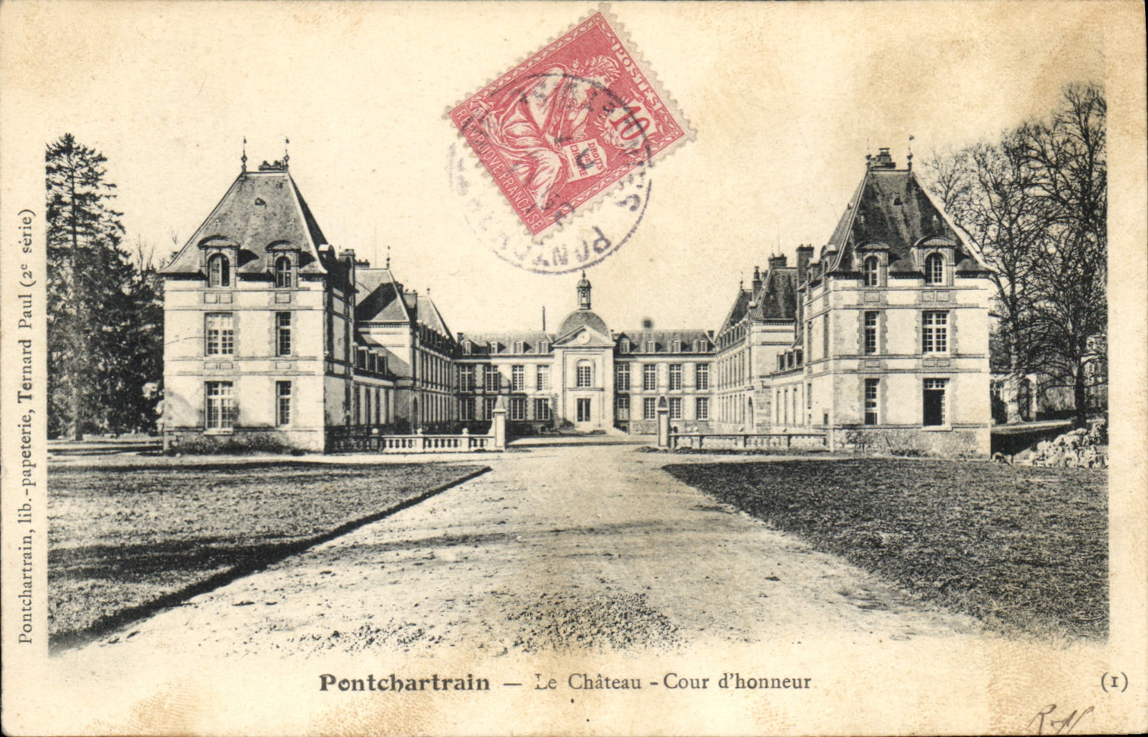 CPA Pontchartrain Le Chateau Cour d'honneur