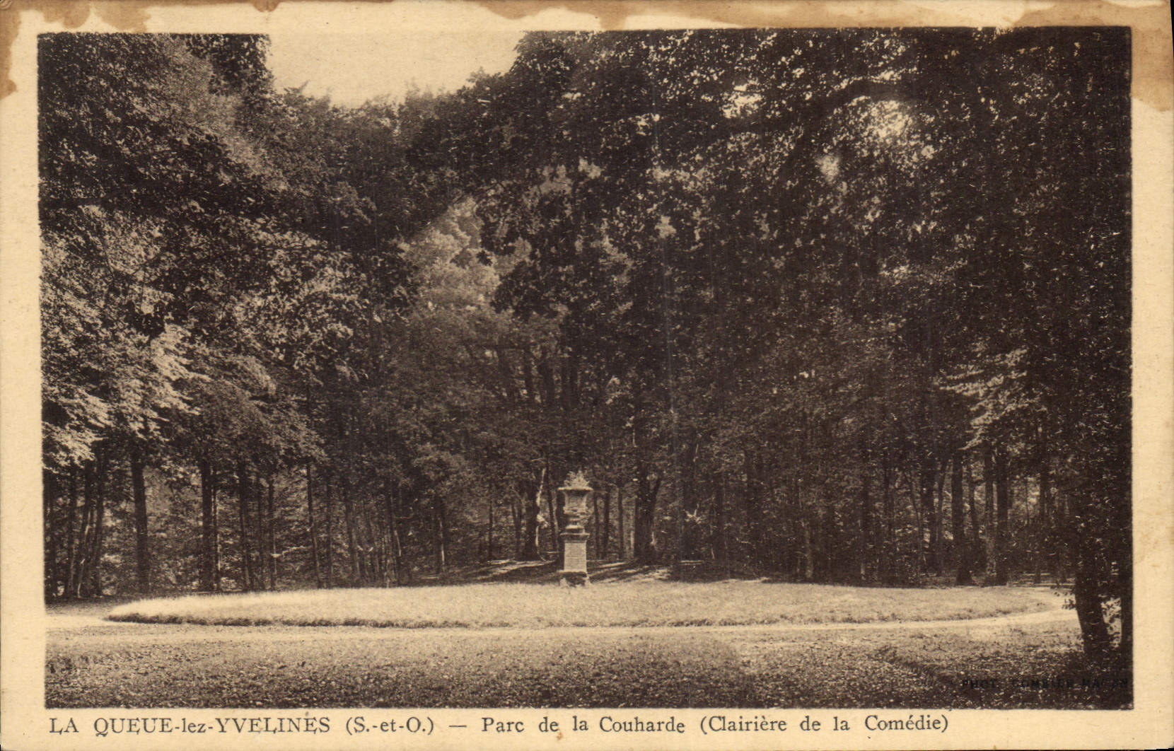CPA La Queue les Yvelines S et O Clairiere de la Comedie