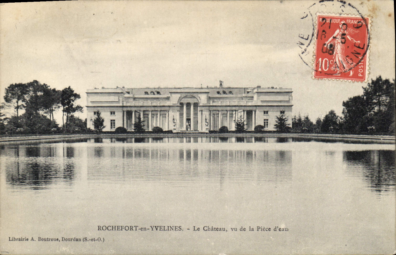 CPA Rochefort en Yvelines Le Chateau Le Chateau vu de la Piece d'eau