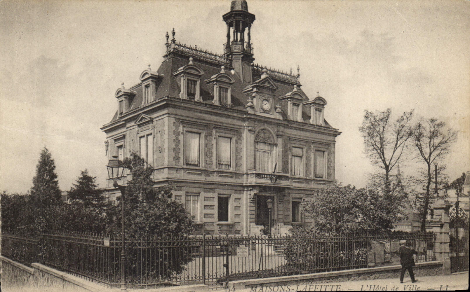 CPA Maisons Laffitte L'Hotel de Ville