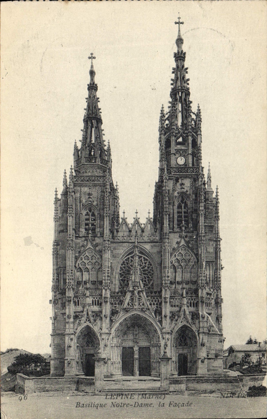 CPA Lepine Marne Baslique Notre Dame la Facade 