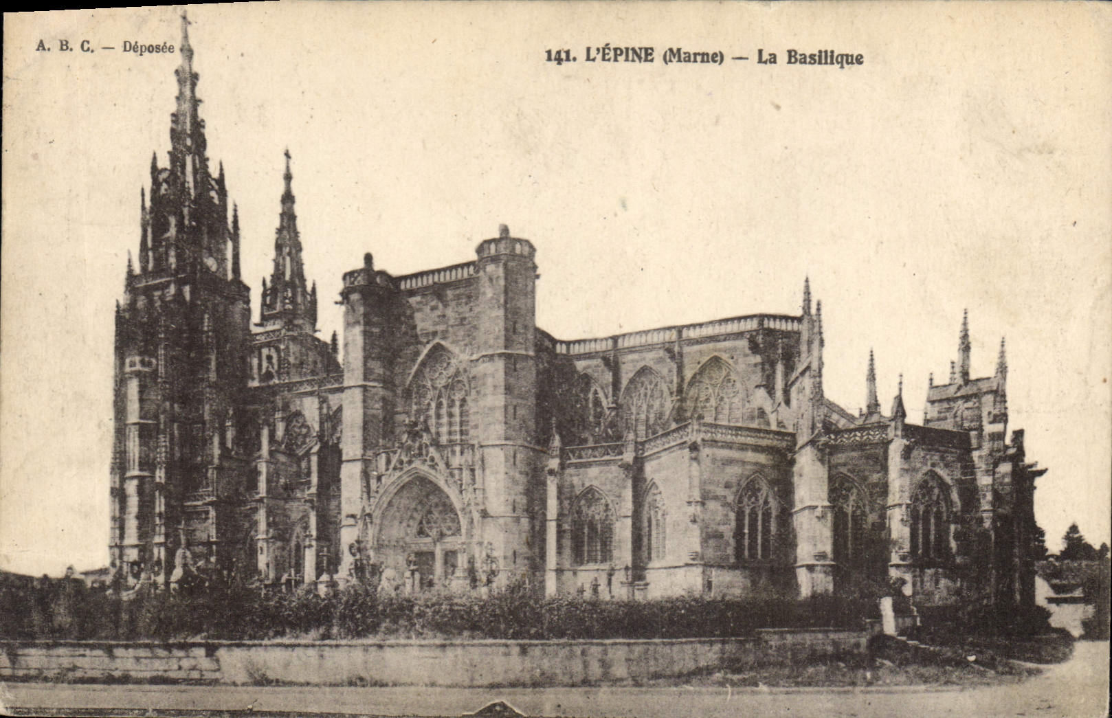 CPA L'Epine Marne La Basilique 