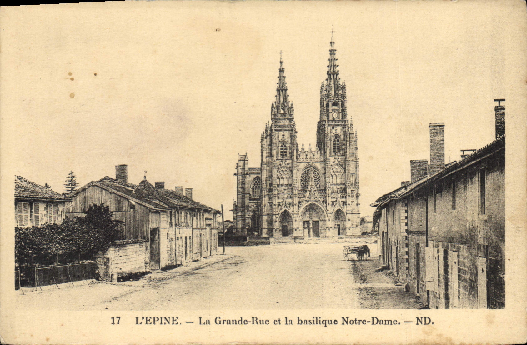 CPA L'Epine La Grande Rue et la basilique Notre Dame 