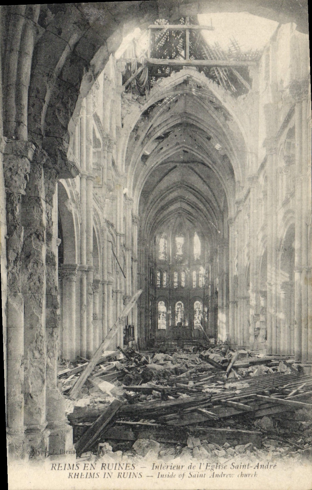 CPA Reims en Ruines Interieur de l'Eglise Saint Andre