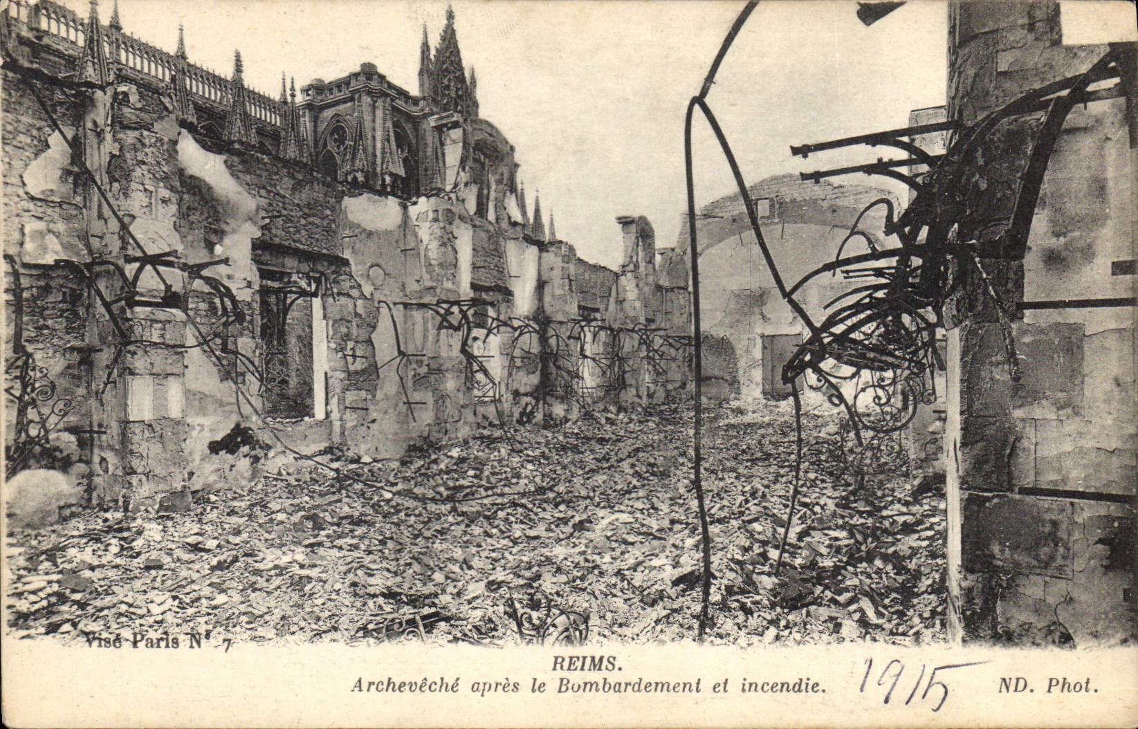 CPA Reims Archeveche apres le bombardement et incendie