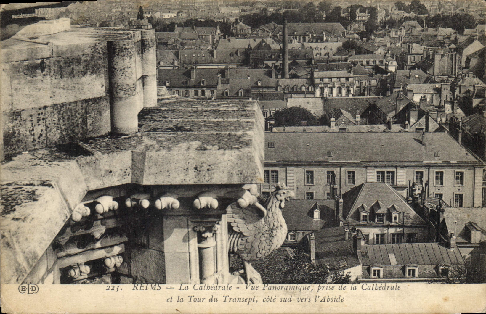 CPA Reims La Cathedrale Vue panoramique prise de la Cathedrale et la Tour du Transept cole sud vers 
