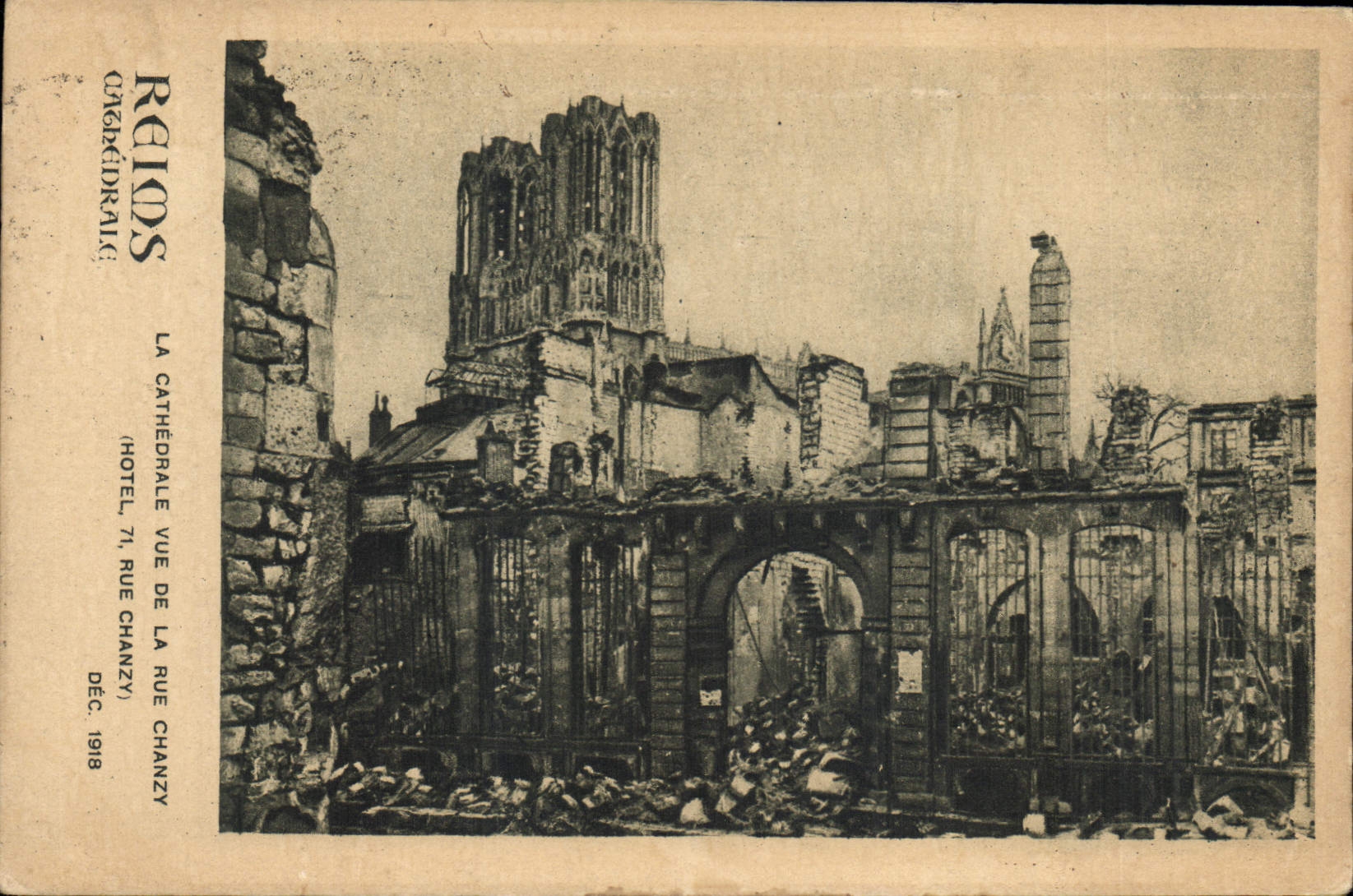 CPA Reims Cathedrale La Cathedrale vue de la rue Chanzy 