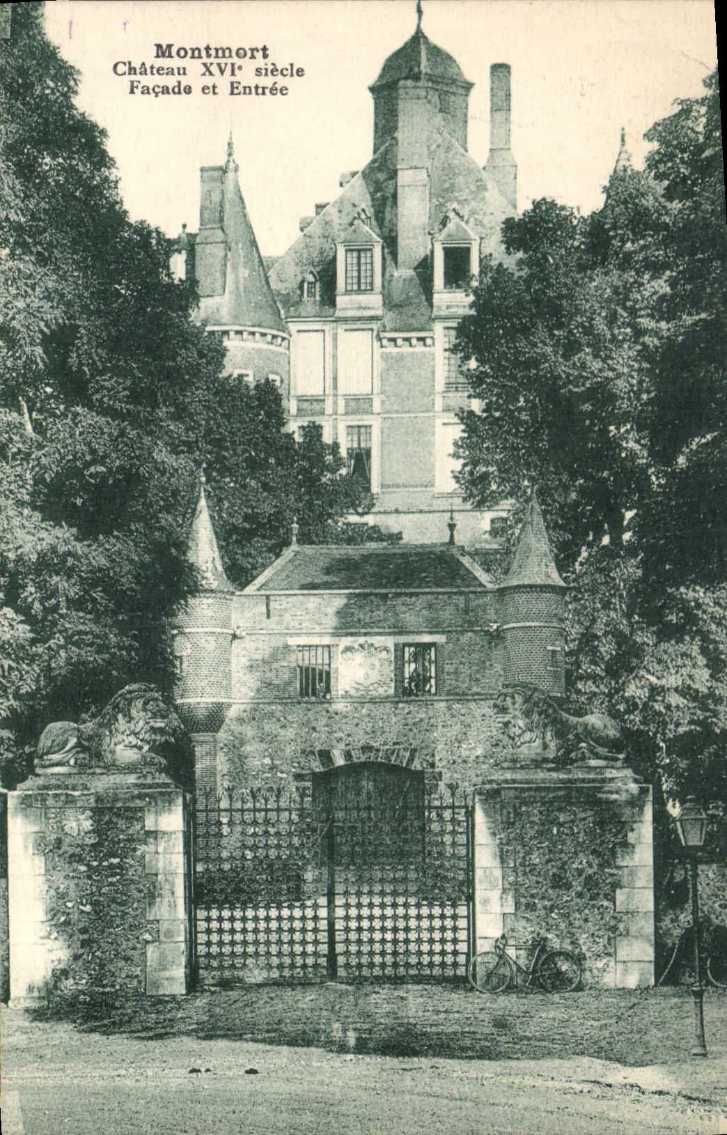 CPA Montmort Chateau XVI siecle Facade et Entree