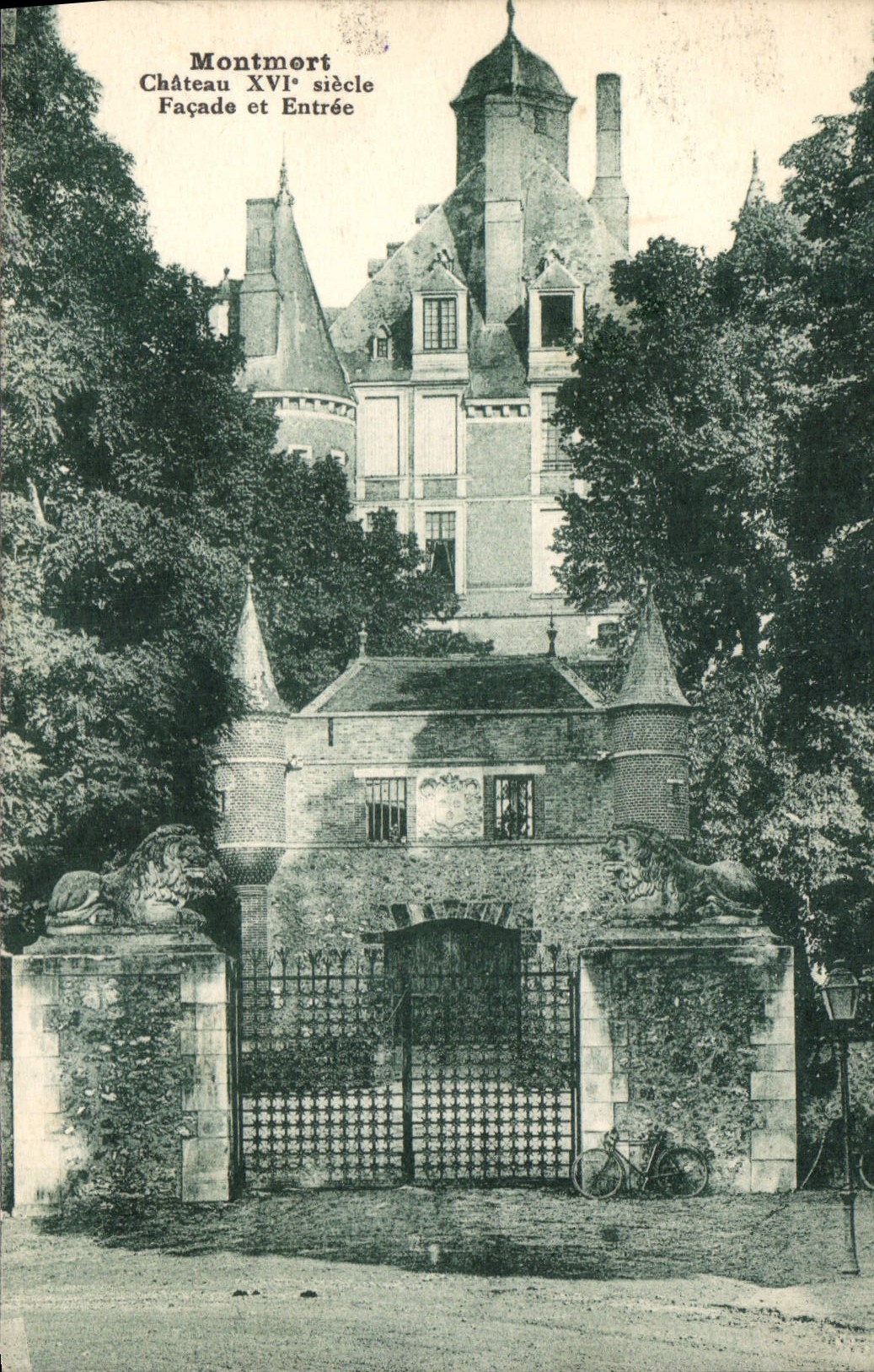 CPA Montmort Chateau XVI siecle Facade et Entree 