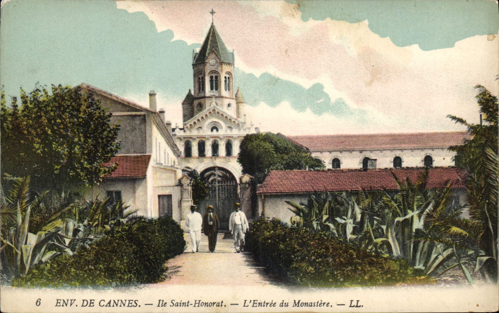 CPA Env de Cannes Ile Saint Honorat L'Entree du Monastere