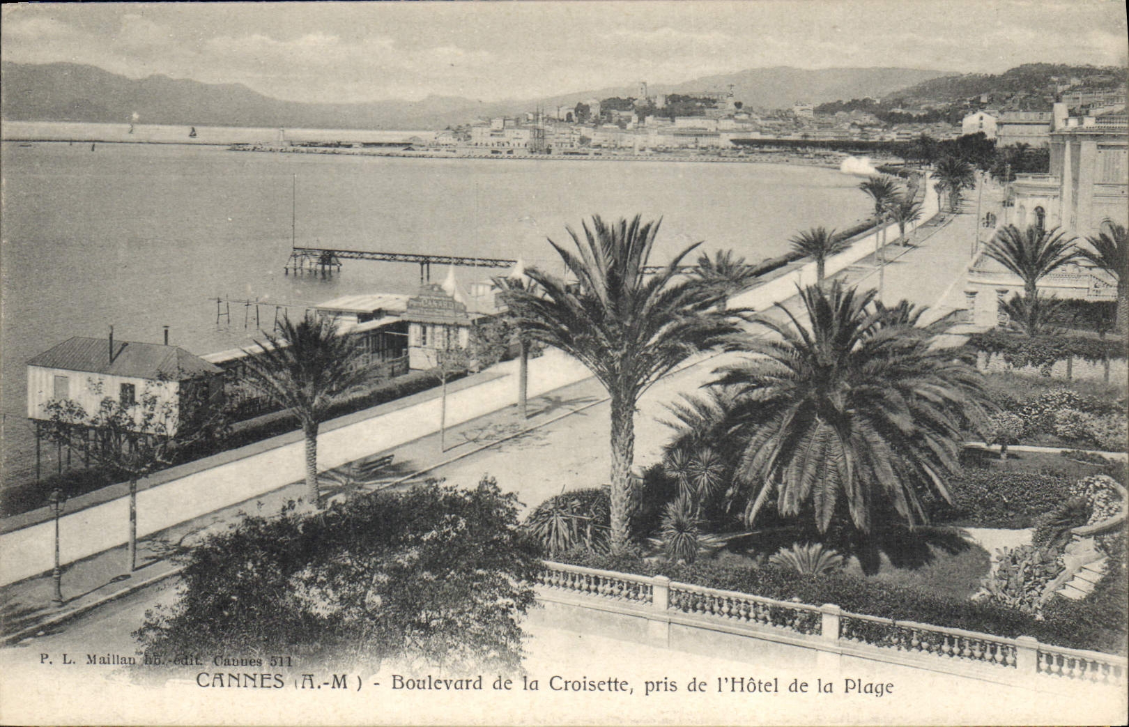 CPA Cannes AM Boulevard de la Croisette pris de l'Hotel de la Plage