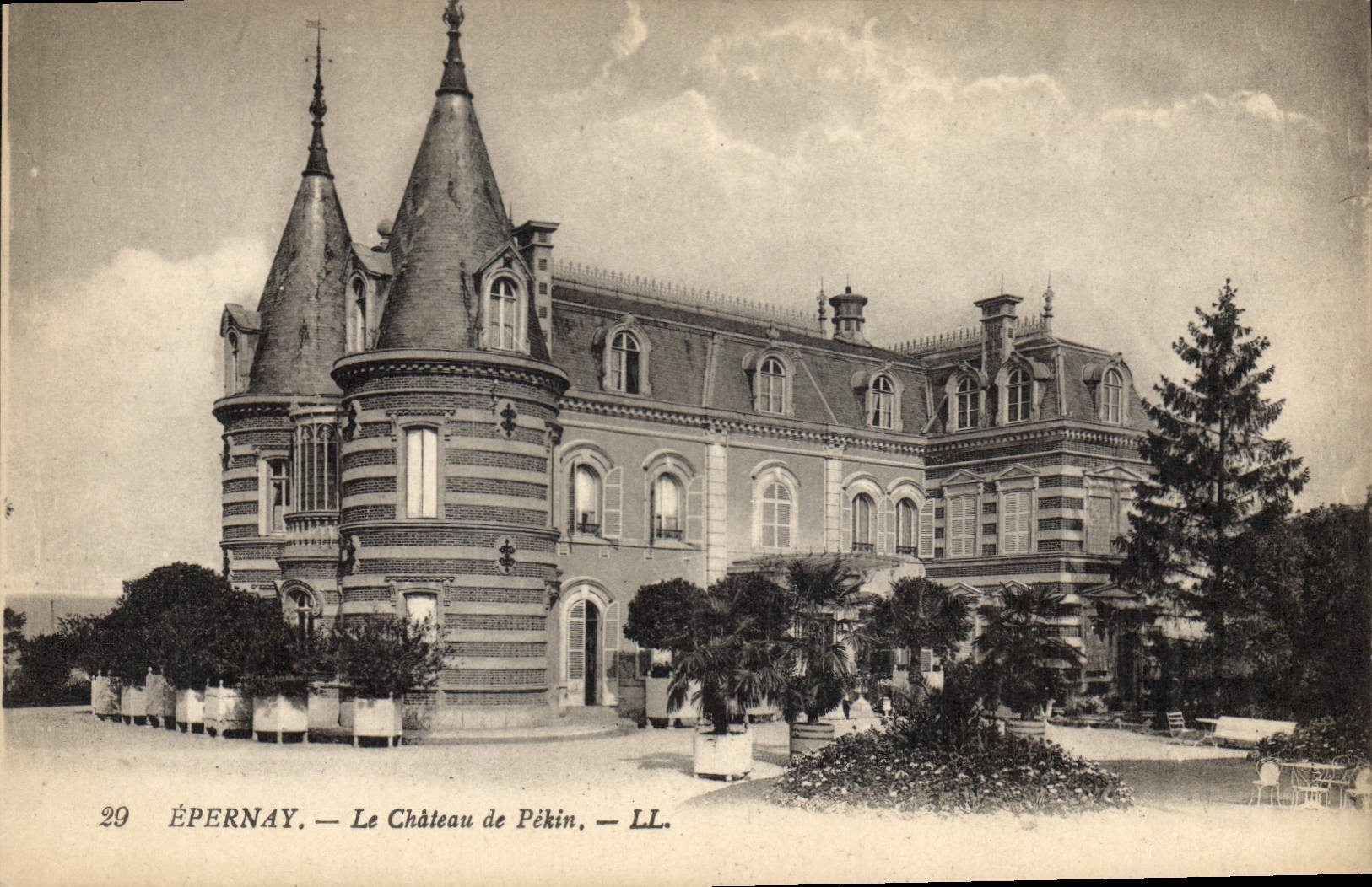 CPA Epernay Le Chateau de Pekin 