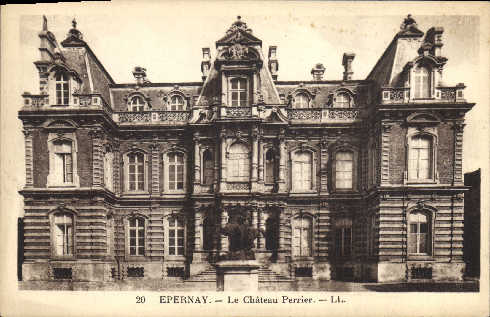 CPA Epernay Le Chateau Perrier 