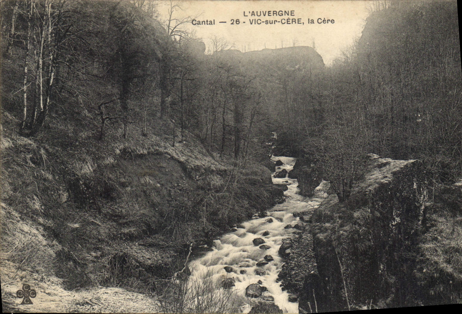 CPA L'Auvergene Vic sur Cere la Cere 