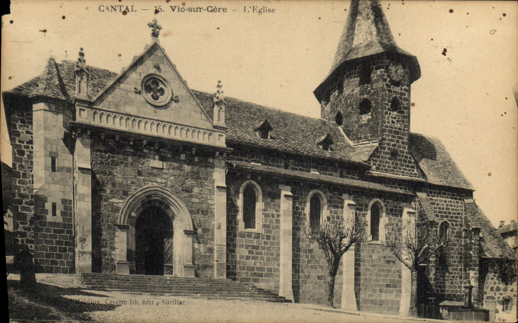 CPA Cantal Vic sur Cere L'Eglise