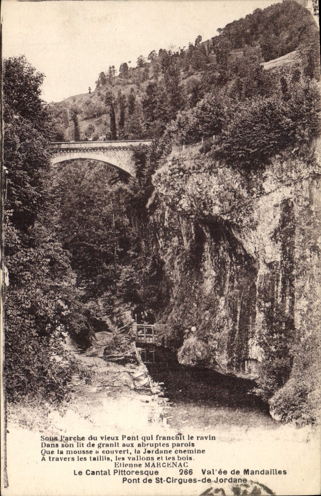 CPA Le Cantal Pittoresque Vallee de Mandailles Pont de St Cirgues de Jordane 