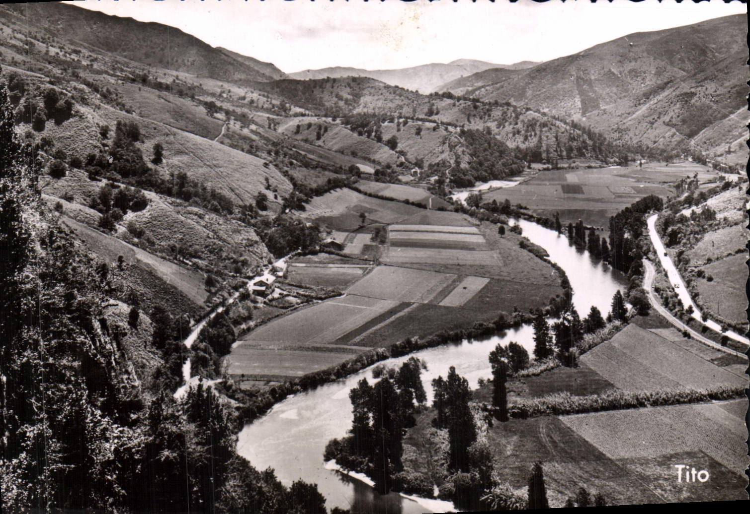 CPA Biriatou Basses Pyrenees La Vallee de la Bidassoa vue sur l'Espagne