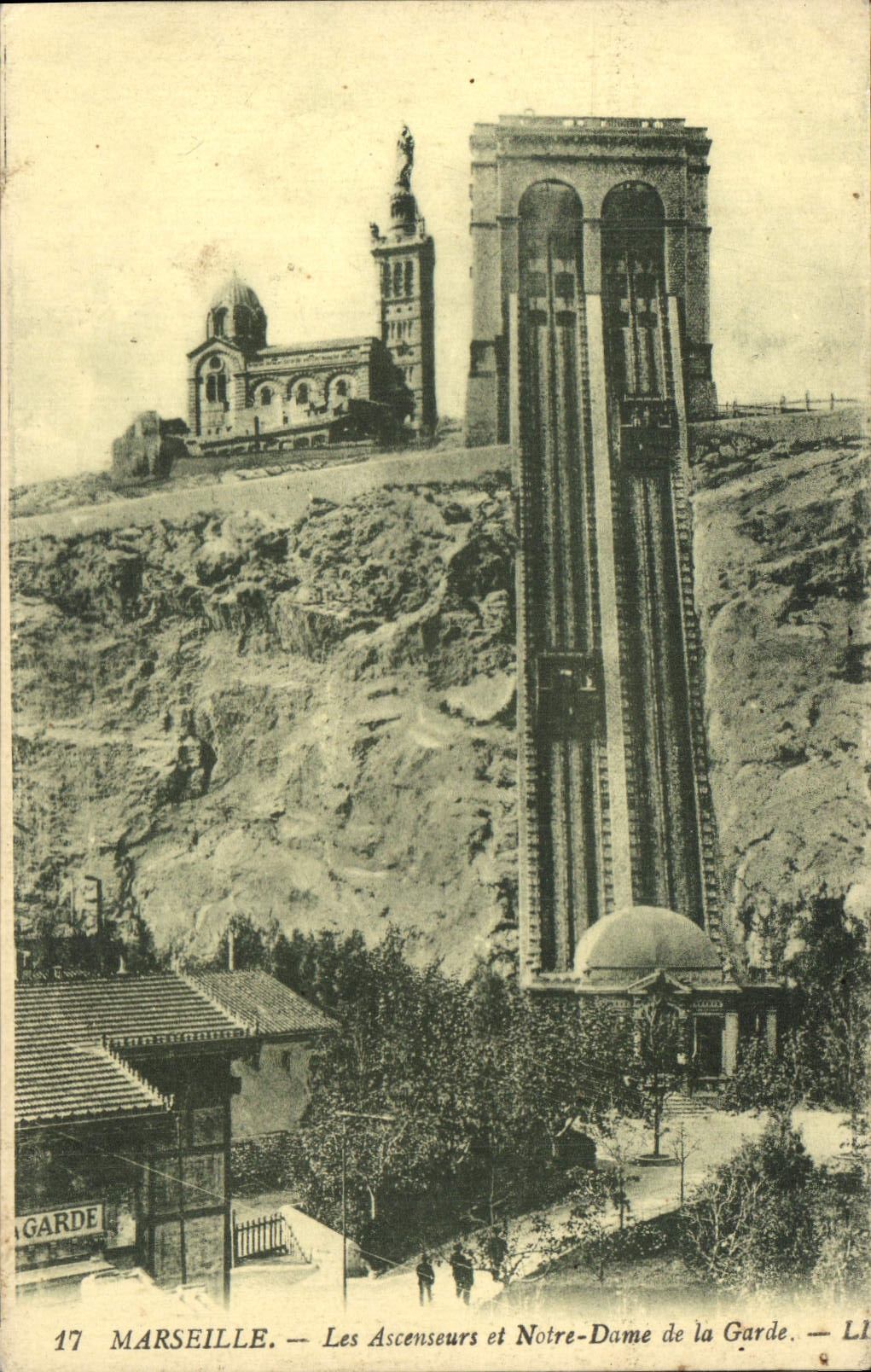 CPA Marseille Les Ascenseurs et Notre Dame de la Garde 