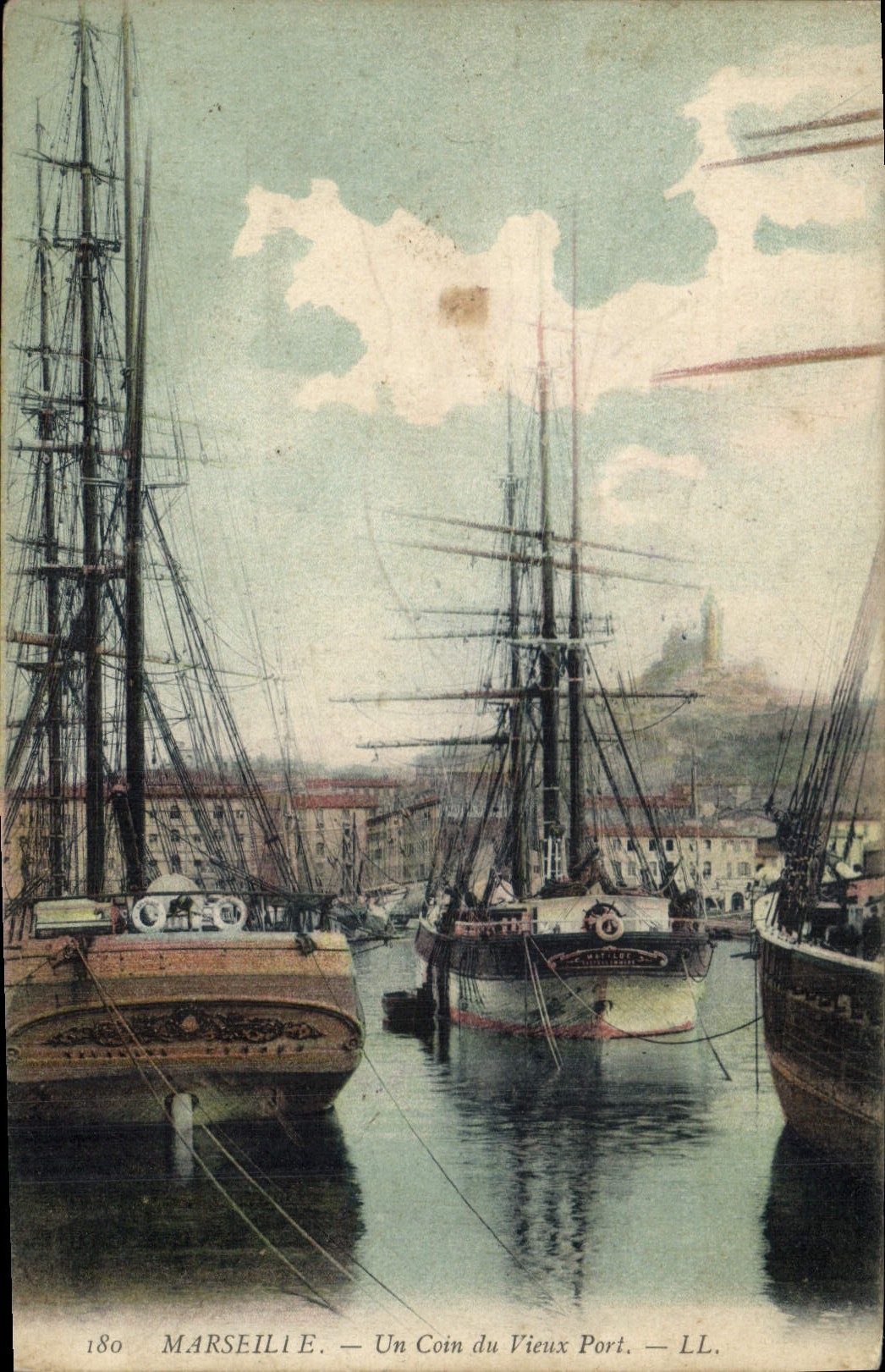 CPA Marseille Un Coin du Vieux Port Bateaux