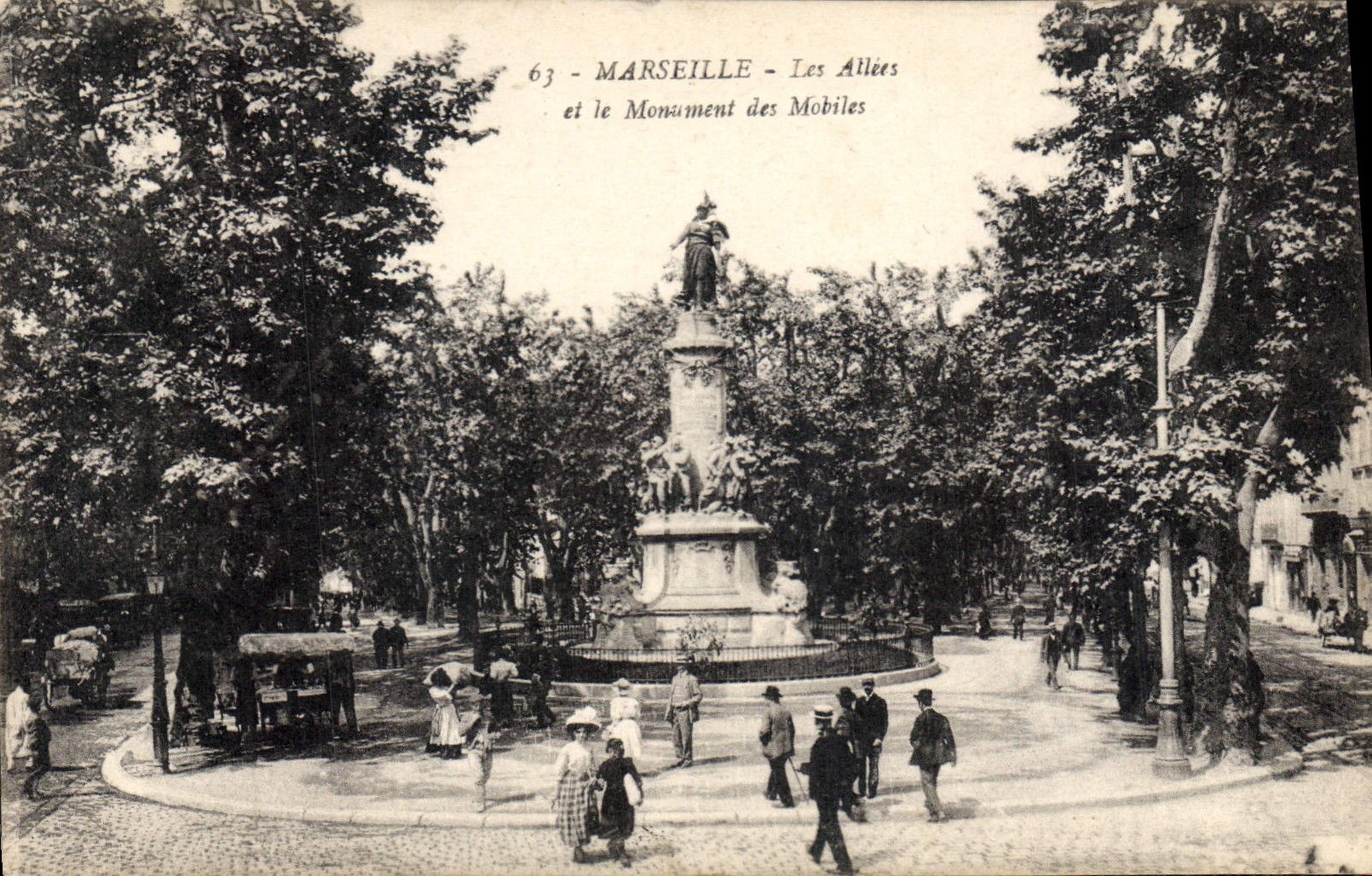 CPA Marseille Les Allees et le Monument des Mobiles 